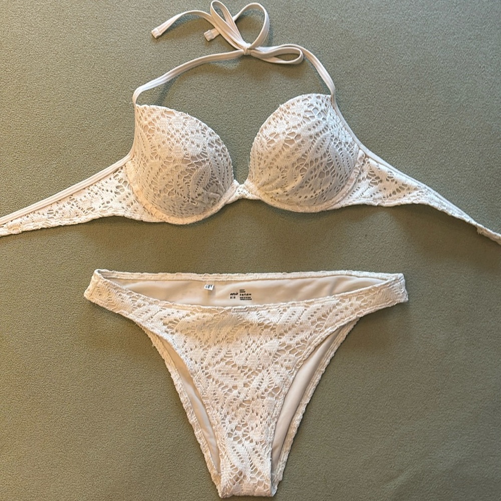 Women’s bathing suit